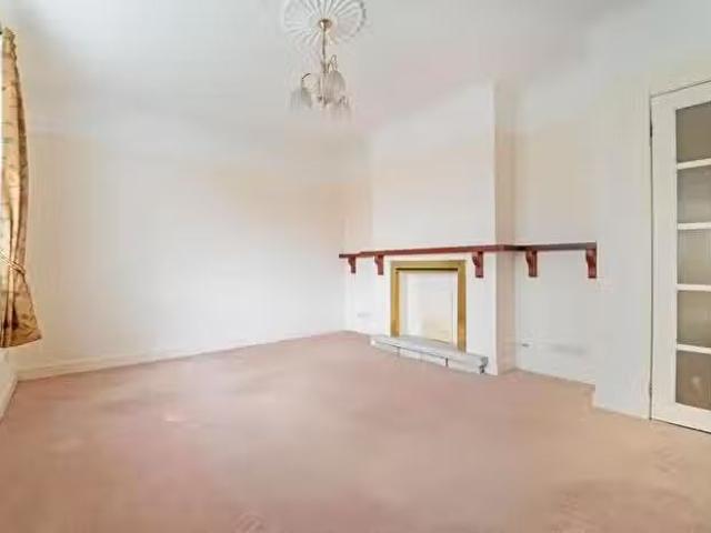 House for sale in Garden City