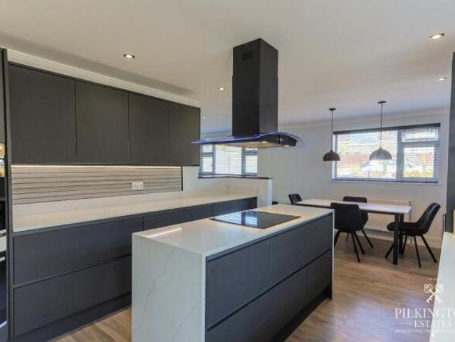 Bungalow for sale in Follaton, Strode