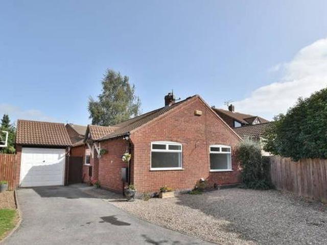 House for sale in Froggatt, East Midlands