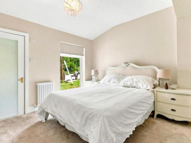 Bungalow for sale in Giffnock, Scotland