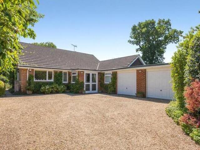 House for sale in Farnham, Waverley
