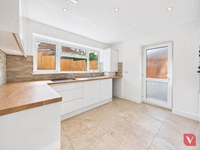 Bungalow for sale in Round Green, Luton