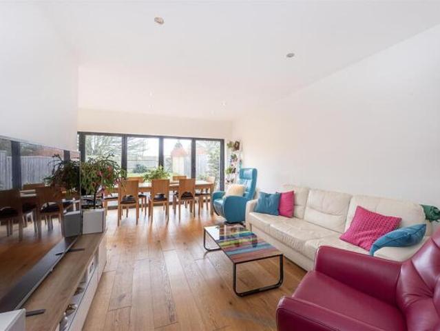 Bungalow for sale in St Albans, Five Acres