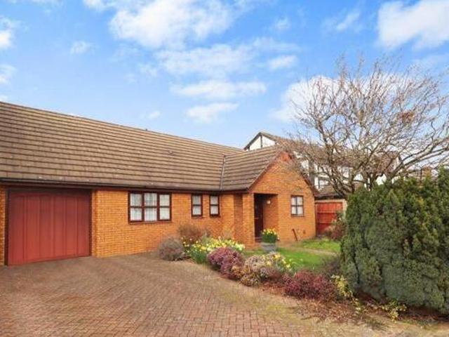 House for sale in Luton