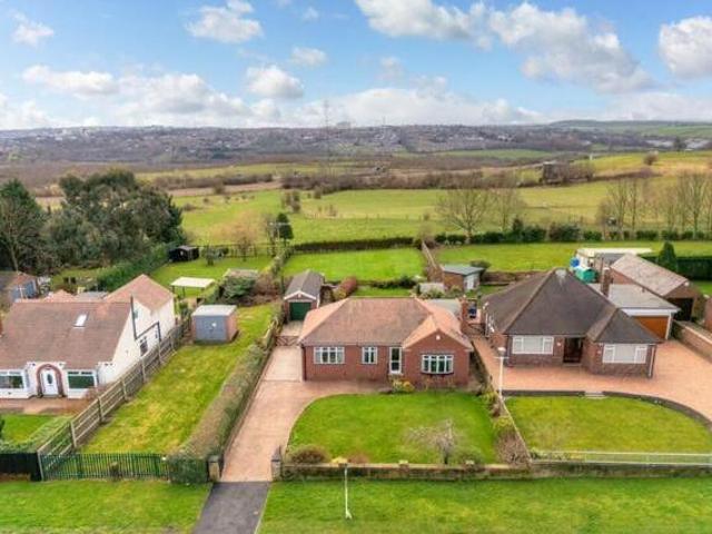 House for sale in Mapplewell, South Yorkshire