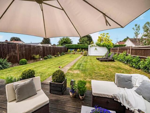 Bungalow for sale in Cippenham, Slough
