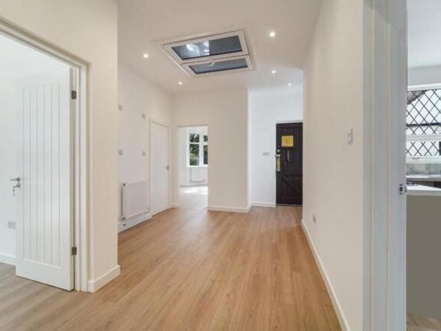Bungalow for sale in Worcester Park, Greater London