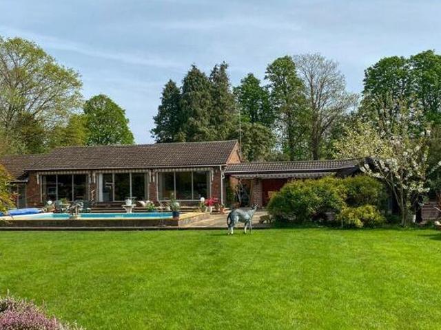 House for sale in Shepperton, Spelthorne