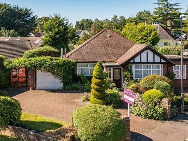 House for sale in Little Stanmore, Greater London