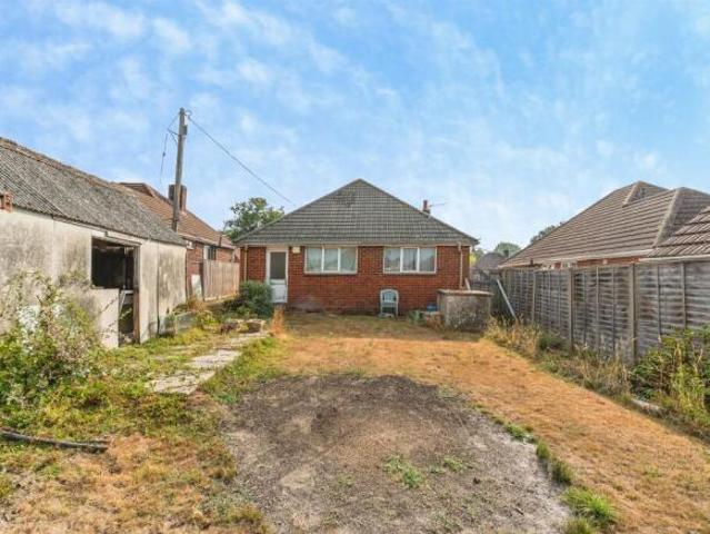 Bungalow for sale in Nursling, Test Valley