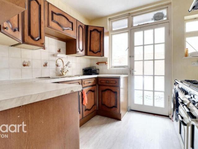 Bungalow for sale in Spring Park, Luton