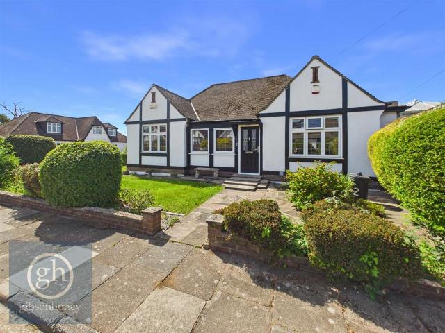 Bungalow for rent in Greater London