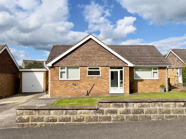 Bungalow for rent in Loundsley Green, East Midlands