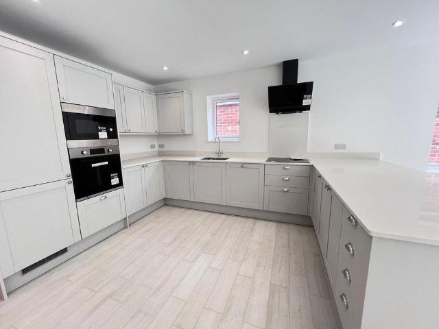 House for rent in Frinton and Walton, Dale Hill
