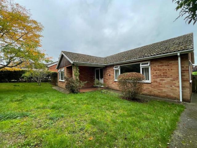 Bungalow for rent in Romanby, North Yorkshire