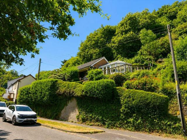 Bungalow for rent in Slade, North Devon