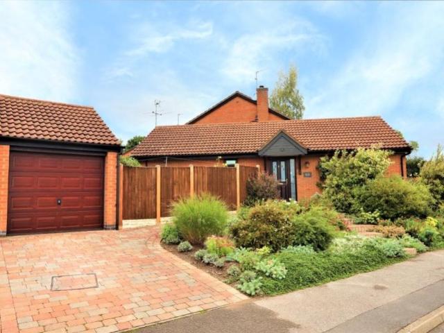 Bungalow for rent in Wollaton Vale, Haddon