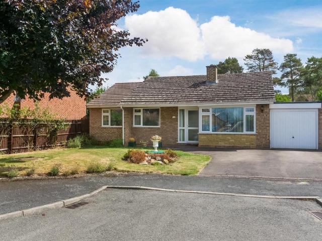 Bungalow for rent in Alderminster, Warwickshire