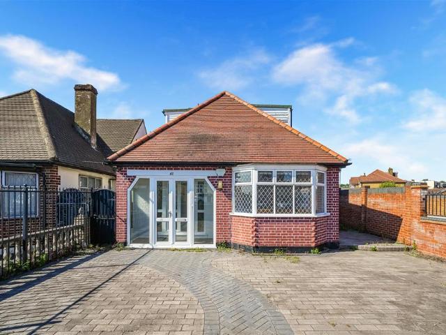 Bungalow for rent in Clayhall, Greater London