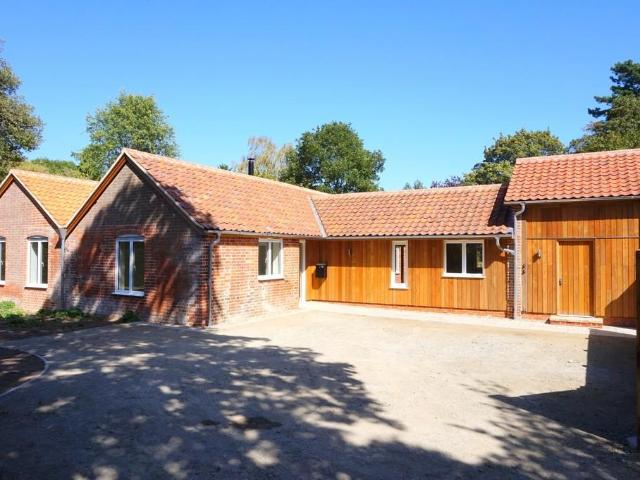 Bungalow for rent in East End, Chelmondiston