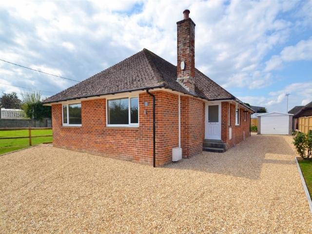 Bungalow for rent in Sturminster Marshall
