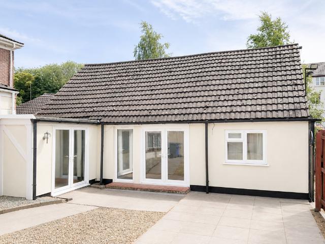 Bungalow for rent in Wordsley, West Midlands