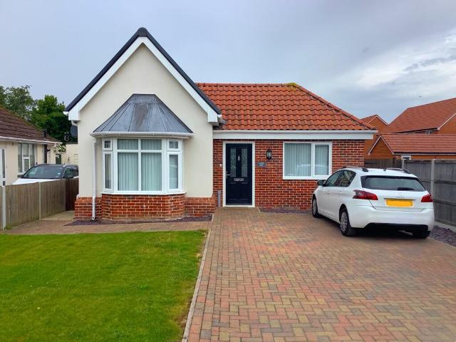 Bungalow for rent in Kirby Cross, Tendring