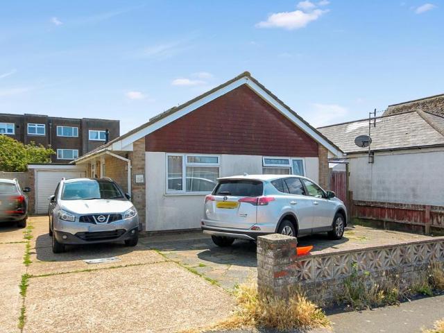Bungalow for rent in Peacehaven, Iford