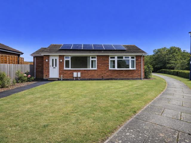 Bungalow for rent in Woodcot, Middlecroft