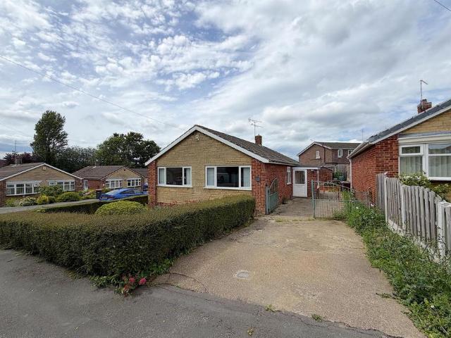 Bungalow for rent in Aston cum Aughton, Aston