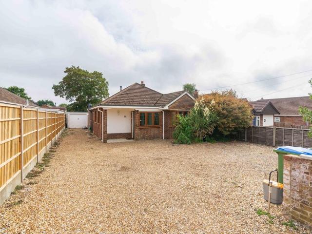 Bungalow for rent in Fareham, Hampshire