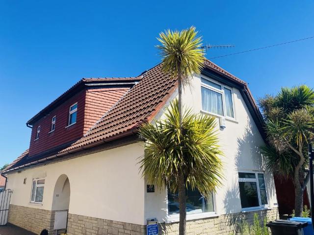 Bungalow for rent in Oakdale, Poole