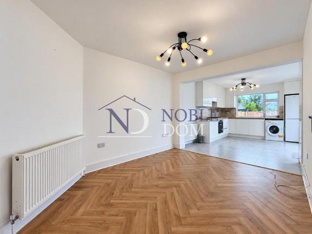 House for rent in London Borough of Ealing, Greater London