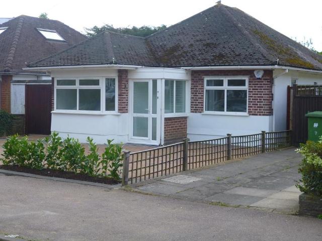 Bungalow for rent in Potters Bar, Hertfordshire
