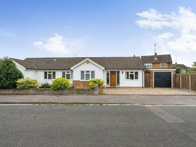 Bungalow for rent in Fishery, Maidenhead