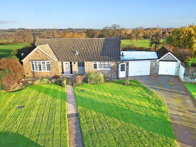 Bungalow for rent in Killinghall, North Yorkshire