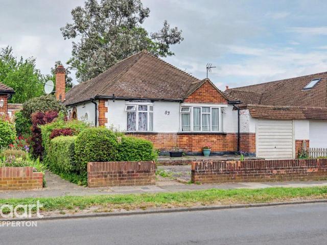Bungalow for rent in Lower Halliford, Surrey