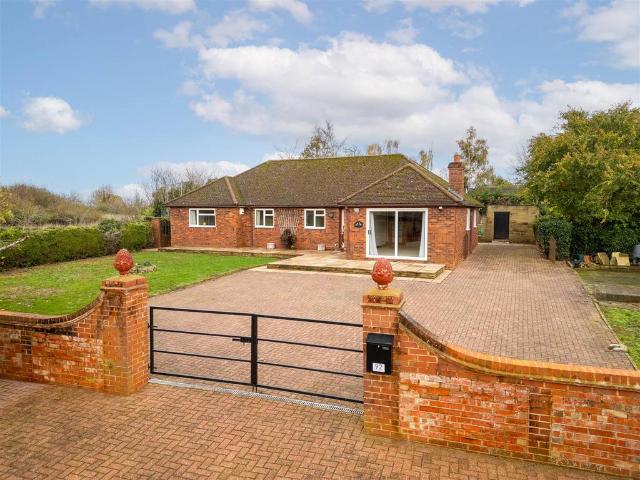 House for rent in Stone with Bishopstone and Hartwell, Stone