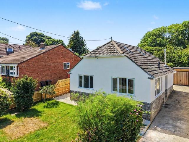 Bungalow for rent in Lytchett Matravers