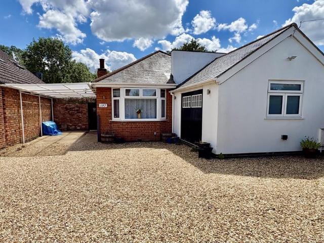 Bungalow for rent in Brentingby, Leicestershire