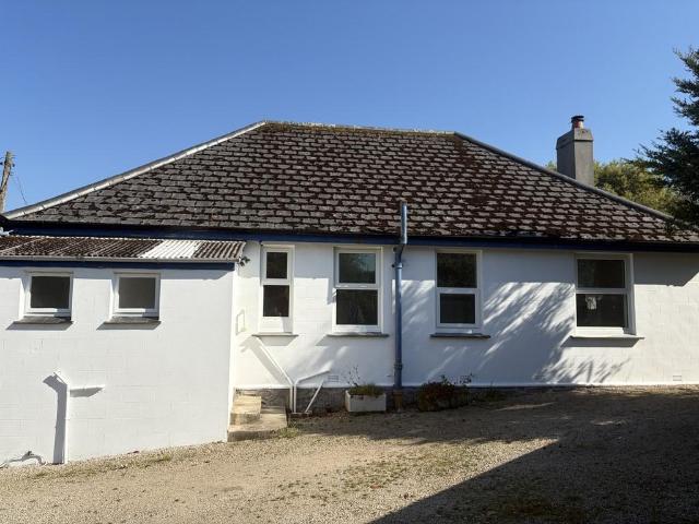 Bungalow for rent in Mawnan, Cornwall