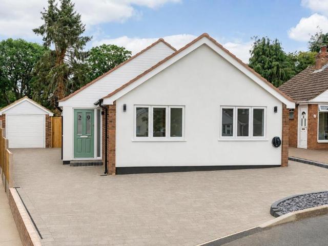 Bungalow for rent in Fretherne, Hertfordshire