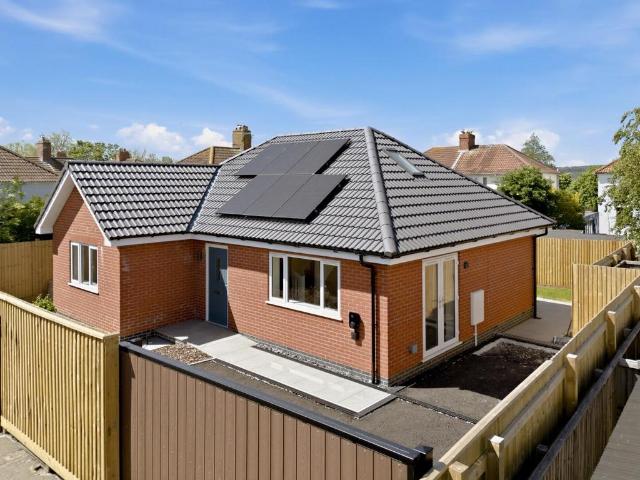 Bungalow for rent in Feckenham, City Of Bristol
