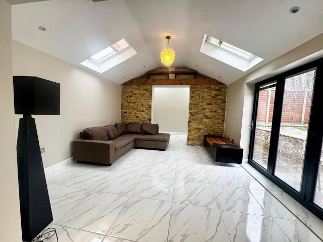 House for rent in Row Town, Surrey