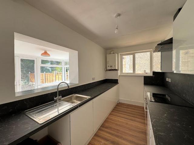 Bungalow for rent in Grove Park, Oad Street