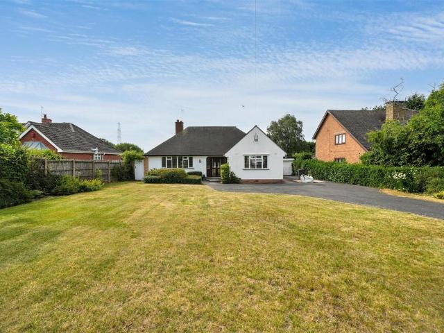 Bungalow for rent in Great Chatwell, Staffordshire