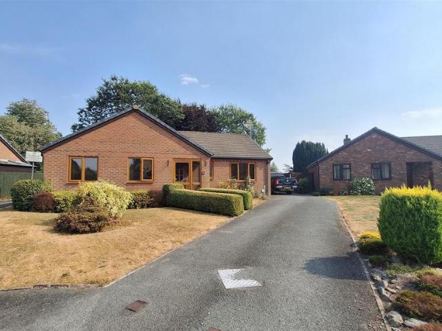 Bungalow for rent in Llansantffraid-ym-mechain, Wales