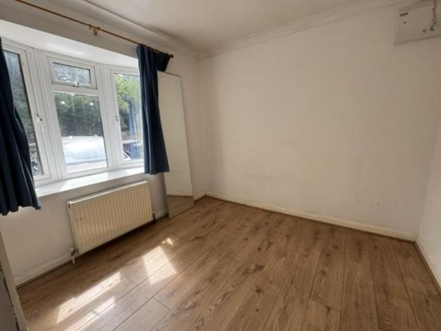 House for rent in Row Town, Surrey