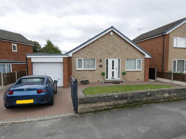 Bungalow for rent in Wrenthorpe, West Yorkshire