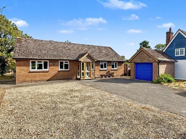 Bungalow for rent in Dromore, Oxfordshire